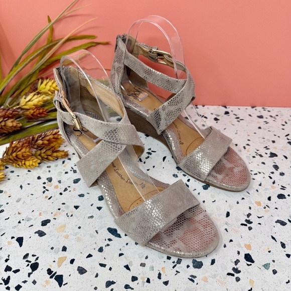 NEW Sofft Mauldin Bisto Taupe Ankle Strap Women’s Comfort Wedge Sandals Sz 8 - Picture 2 of 12